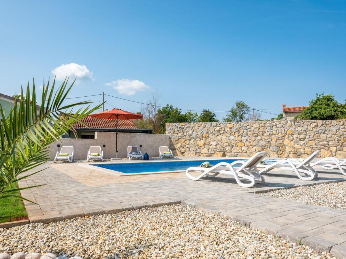 Tranquil Holiday Home In Labin With Private Swimming Pool Kamer foto